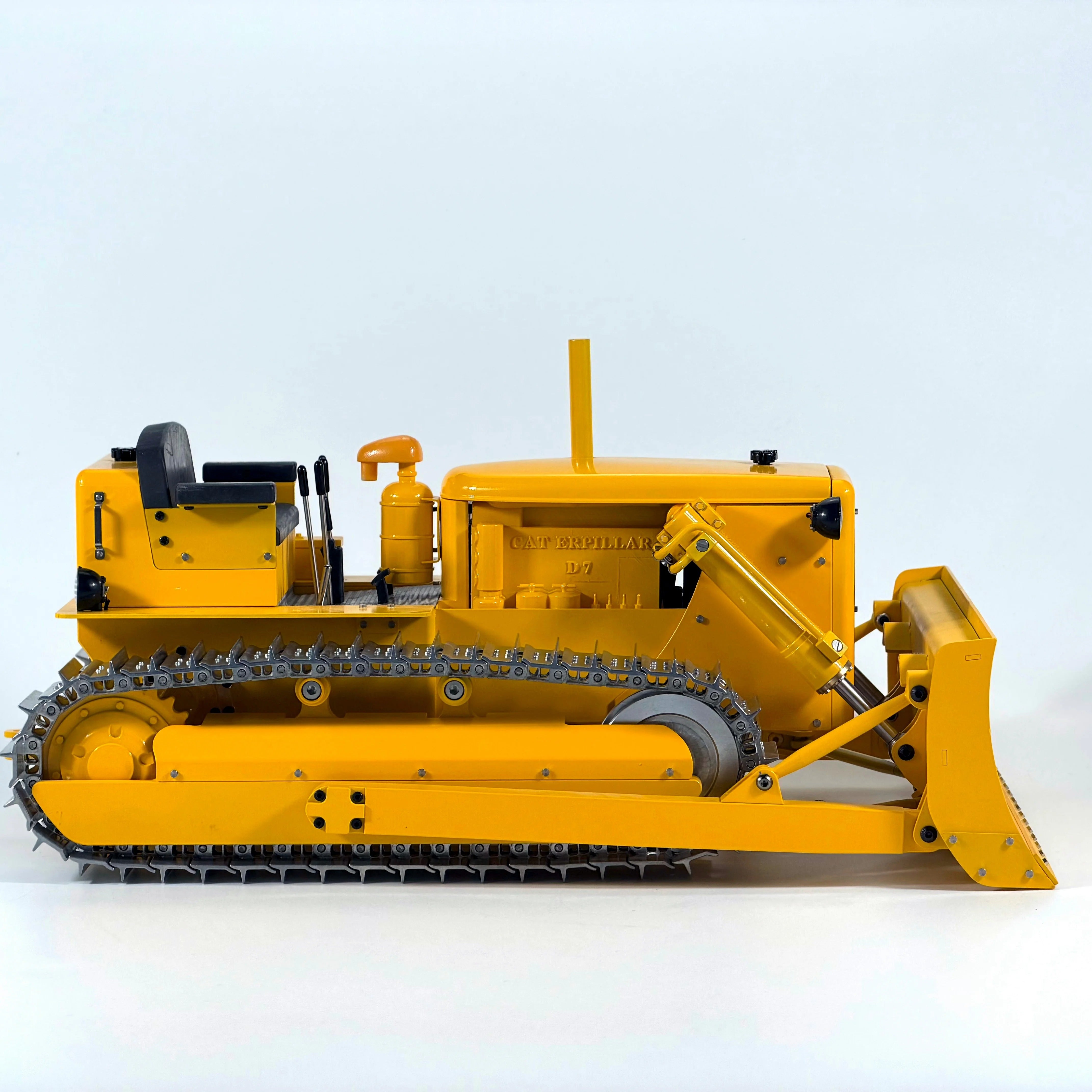 D7 RC Hydraulic Bulldozer – Heavy Duty RC